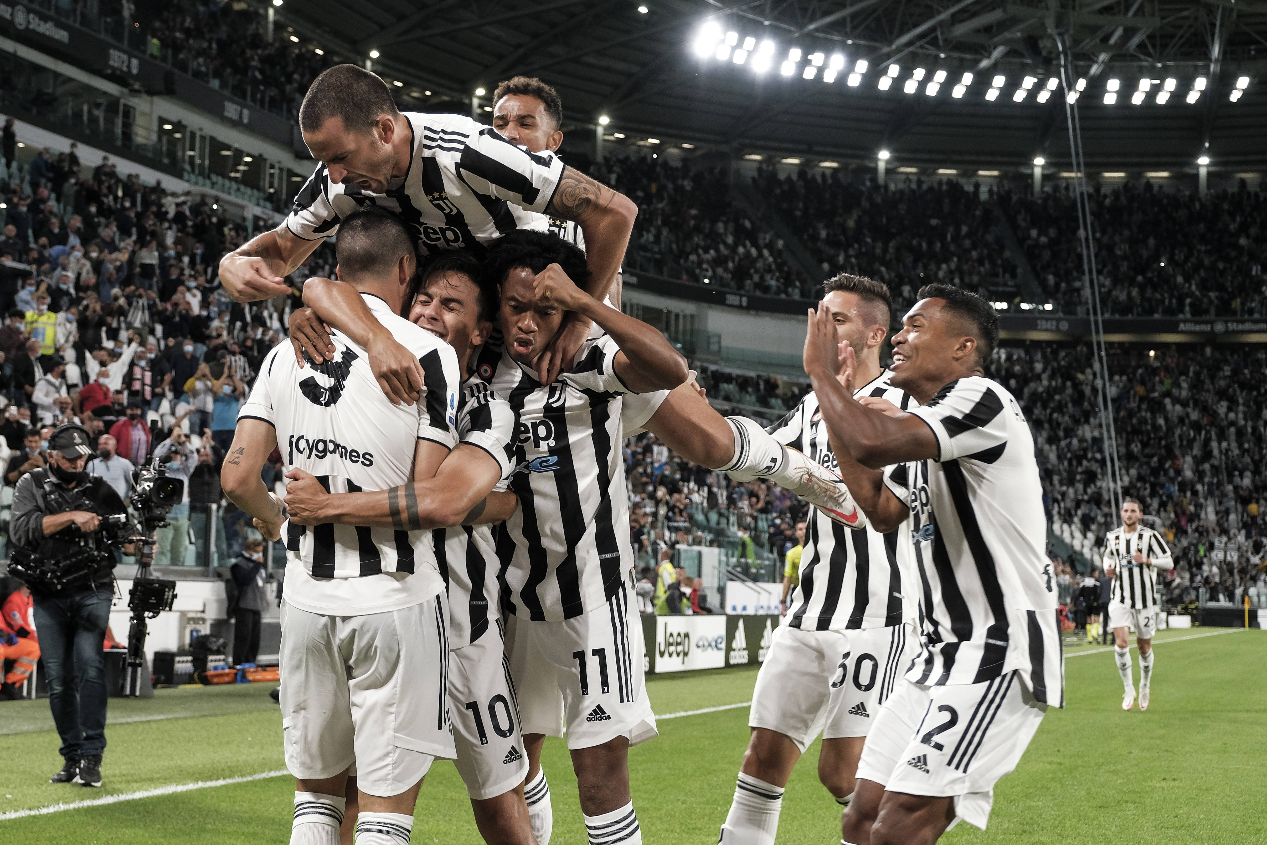 意大利足球甲级联赛：尤文图斯主场大胜升至积分榜首的简单介绍